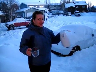 Nebbia istantanea con acqua bollente e meno 30 gradi