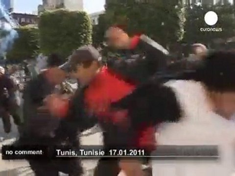 Police fire teargas as protests continue in... - no comment