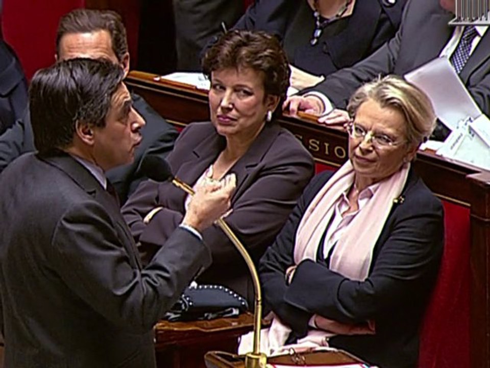 Tunisie: Fillon dit sa "confiance" à Alliot-Marie