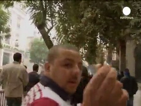 Tunisia: governo perde pezzi, ancora scontri