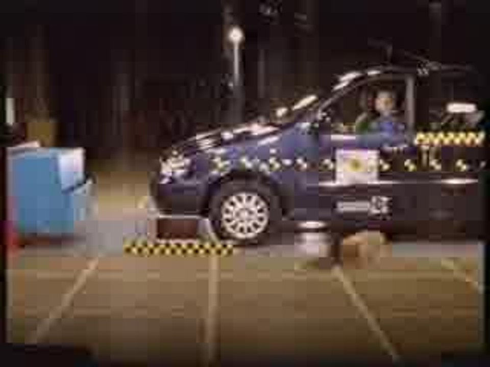 crash_test_Kia_Carnival_2003