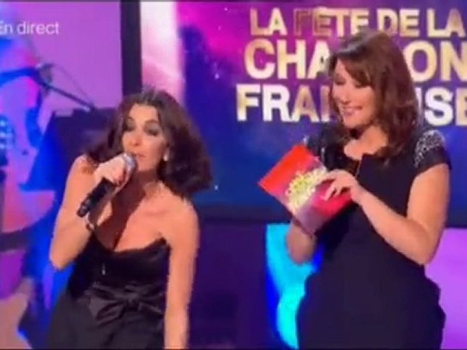 Jenifer chute dans la fête de la chanson-kerfouf tayeb