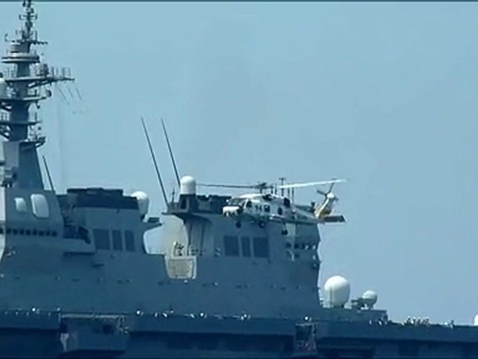 ひゅうがからヘリ２機同時発艦