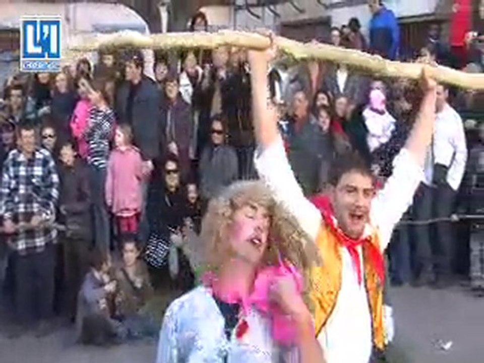 ARLES : DANS LA PEAU DE L'OURS... EN FETE