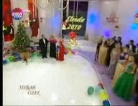 TUĞÇE IŞINSU SHOWMAX YILBAŞI