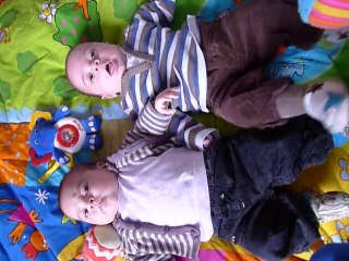 Les zouz' gazouillent, sourient, gigotent