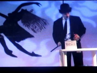 le dictateur: dans le salon du babier