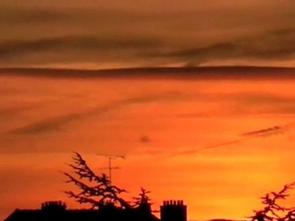 Aerosol Attack Chemtrails / Toxic Sunset