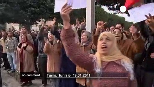 Moncef Marzouki welcomed in Sidi Bouzid - no comment