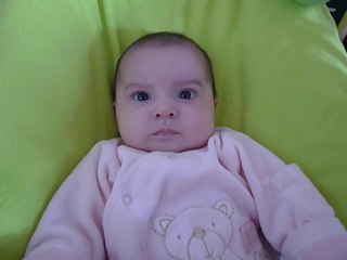 Flora, petite ventriloque