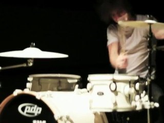 Electric Suicide Club - "Wait a minute" OFFICIAL music video