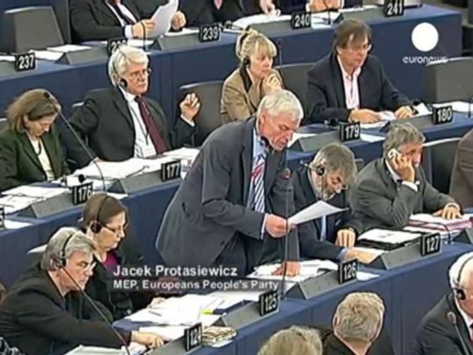 Les Eurodéputés réclament des sanctions contre le...