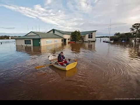 Catastrophes naturelles 2010-2011 et renversement des Pôles
