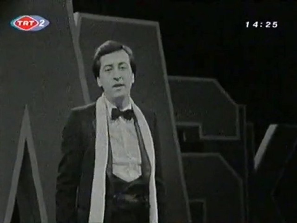 İlhan İrem - Ben Değilim