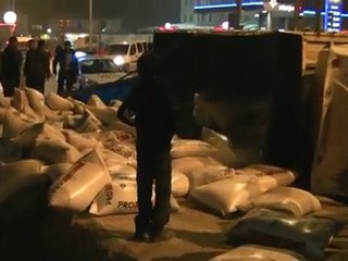 Gölbaşı’nda Freni Boşalan Kamyon Yan Yattı