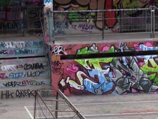 Graffitis à la piscine Molitor -janvier 2011-