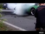 Burnout esagerato e il bolide prende fuoco
