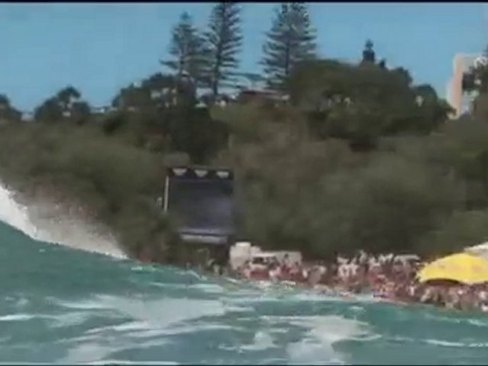 Jordy Smith Advances - 2010 Quiksilver Pro Australia