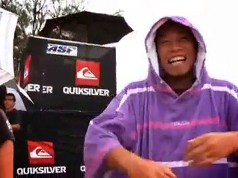 Round2 Action Highlights - 2010 Roxy Pro Australia