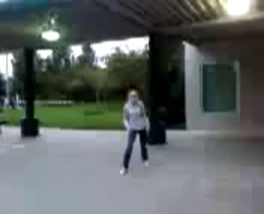 Bionda e parkour: dolore inevitabile