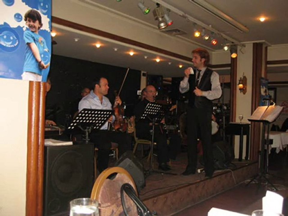 GÖKHAN SEZEN  SEN UZAKTA BİR YILDIZ