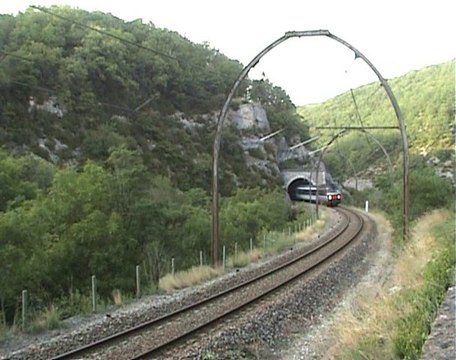 UN TRAIN DE PELERINS SUR LES CAUSSES