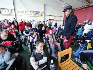 Yannick Noah de passage à Savigné-l'Evêque (Sarthe)