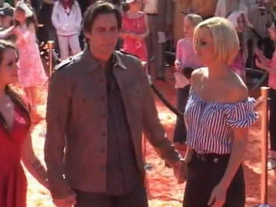 Jim Carrey steps out with new girl