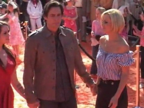 Jim Carrey steps out with new girl