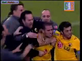 Ο Ραφίκ Τζιμπούρ εν δράσει