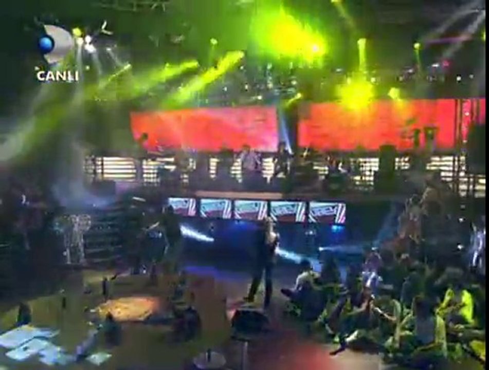 Kurban - Yobaz (Disko Kralı Canlı Performans) 31.07.2010