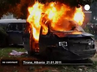 Download Video: Violentes manifestations à Tirana - no comment