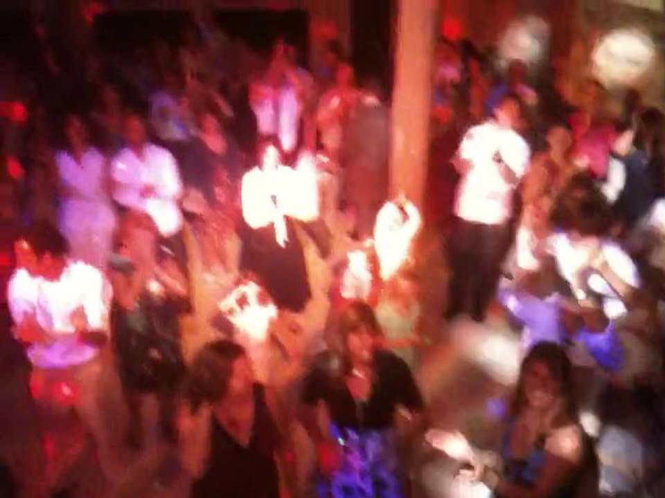 mariage gilles et  valerie flash mob black eyed peas