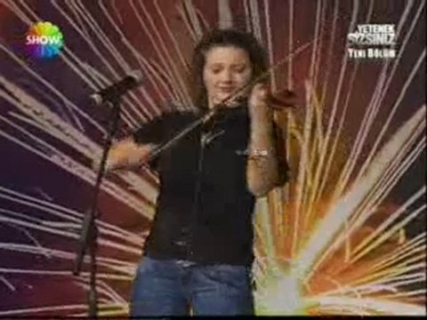 Hülya Avşar'ı büyüleyen beste