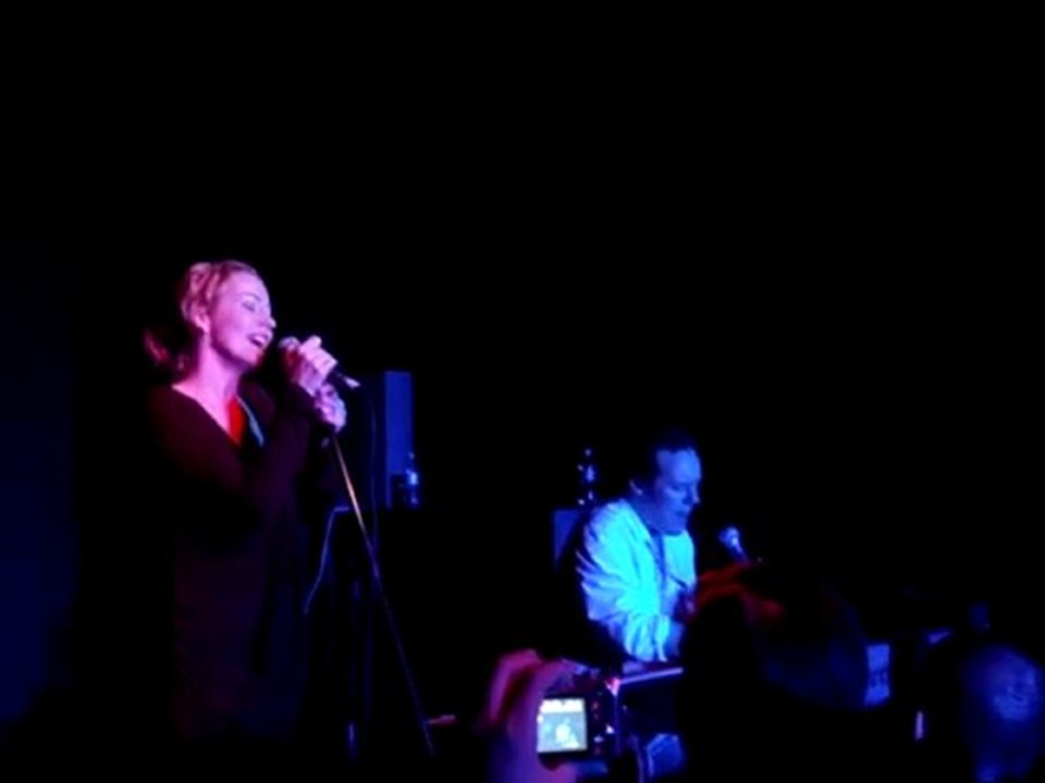 Anneke Van Giersbergen&Danny Cavanagh - Parisienne Moonlight