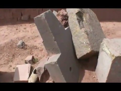 puma punku .mystère .ancien technologie. laser.....