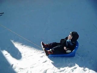 mon loulou ki fé de la luge sur lé piste
