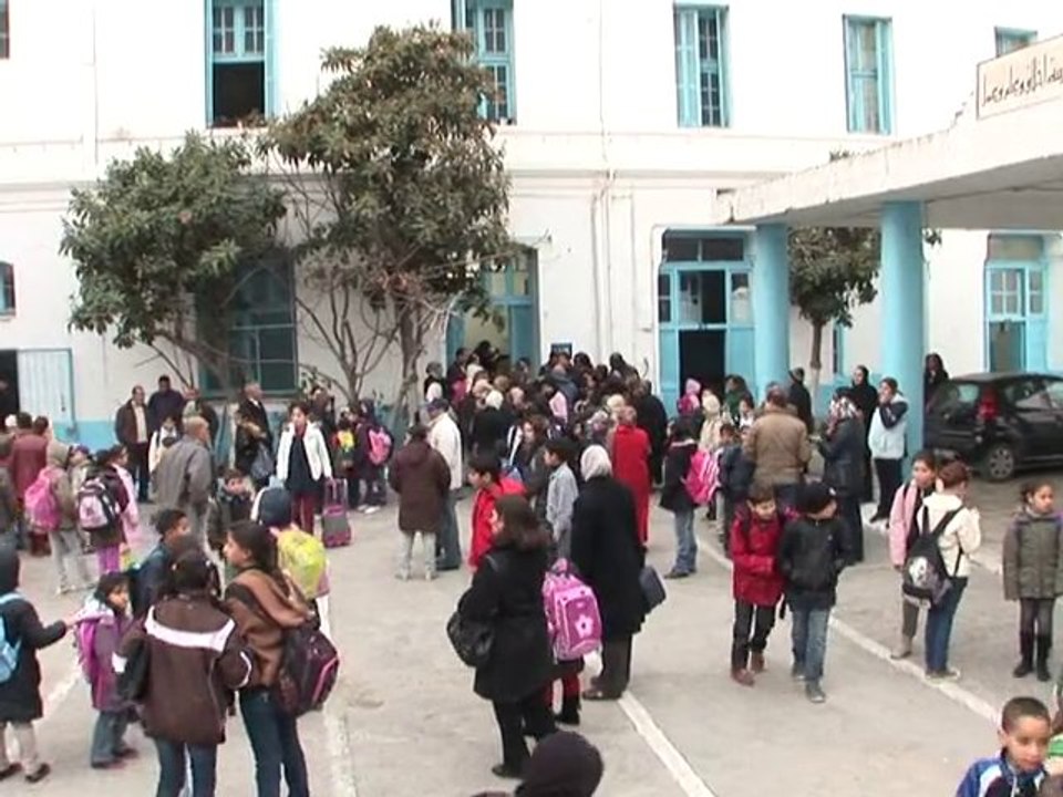 Tunisie: la pression monte contre le gouvernement