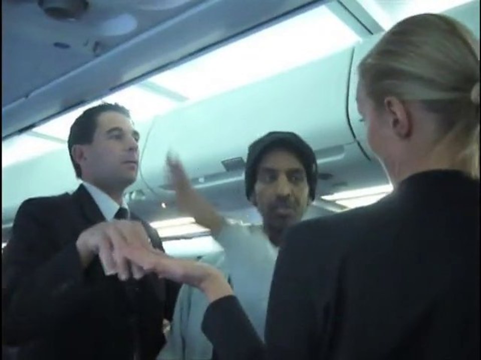 Un passager d'un vol Air France filme une expulsion 3/3