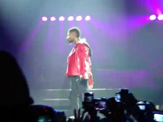 Usher rend un Fabuleux hommage à Mickael Jackson.