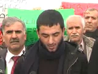 Öğrenciler Ceza Ve Soruşturmaları Protesto Etti