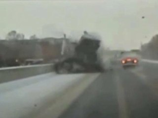 Il filme l'accident et frole la mort