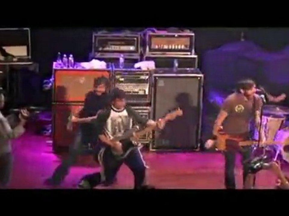 Silverstein - Smile In Your Sleep [LIVE]