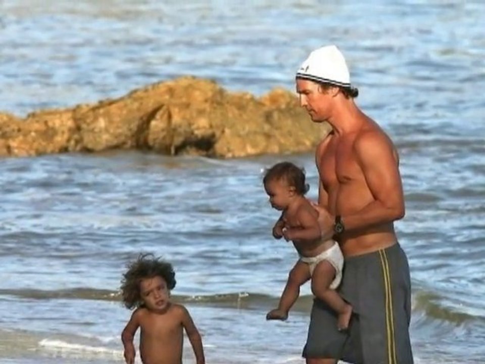 Matthew à la plage en famille