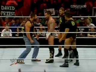 WWE RAW 17.01.11 -  Mason Ryan sosie de Batista détruit Cena