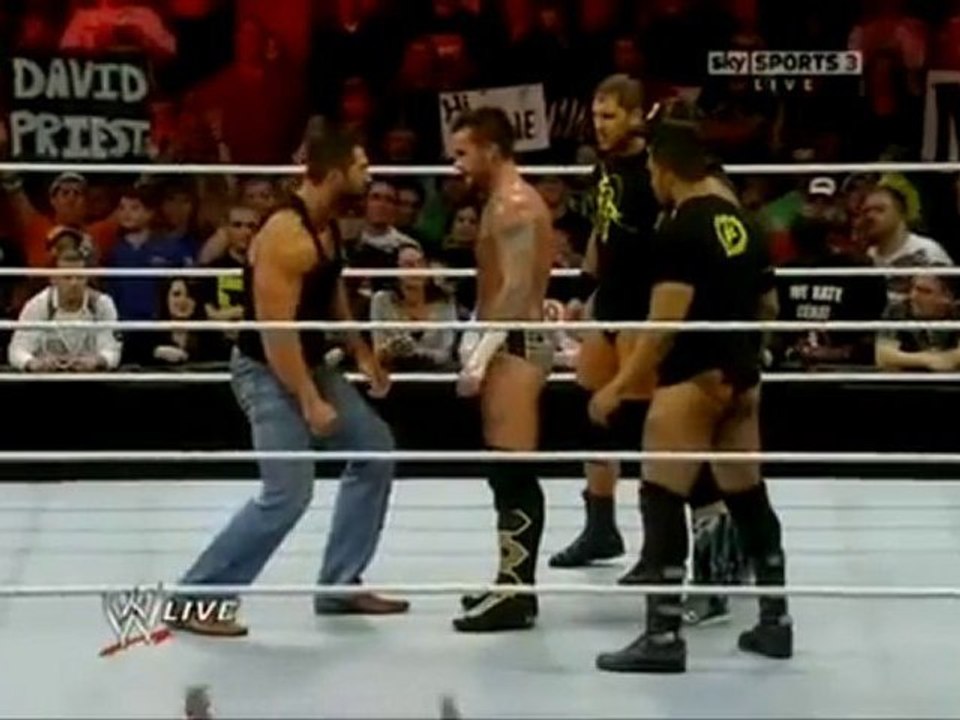 WWE RAW 17.01.11 -  Mason Ryan sosie de Batista détruit Cena