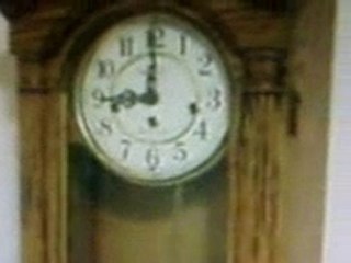 bir bouregba pendule trés ancien                     . (9)