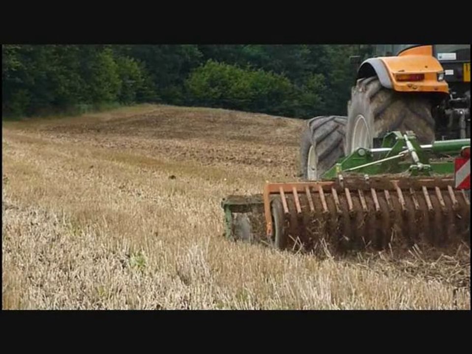 Dechaumage avec Amazone Catros / Disking with Amazone Catros