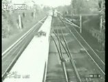 Un train peut en cacher un autre