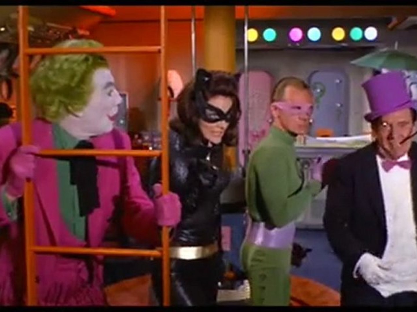 Catwoman (Lee Meriwether) - Vidéo Dailymotion